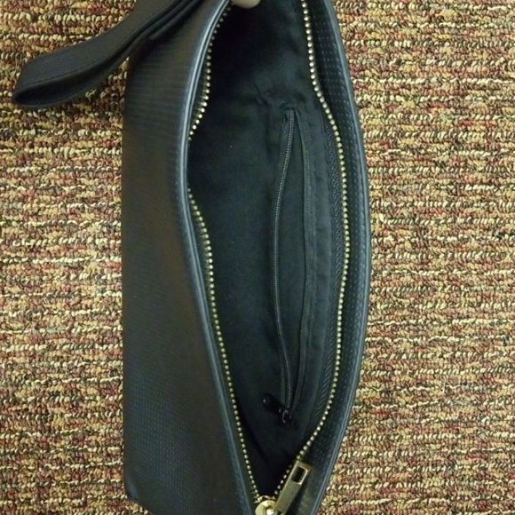 Clutch - Picture 2 of 2